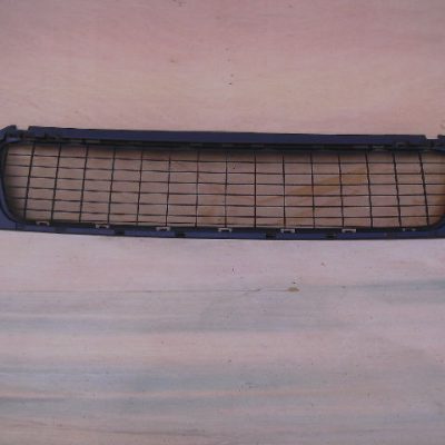 Dacia Duster 2009-On New Front Bumper Lower Centre Grille Black