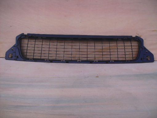 Dacia Duster 2009-On New Front Bumper Lower Centre Grille Black